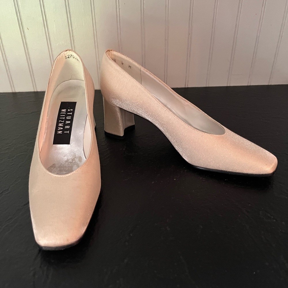 Stuart Weizmann Cream Pumps Size 4m - image 1